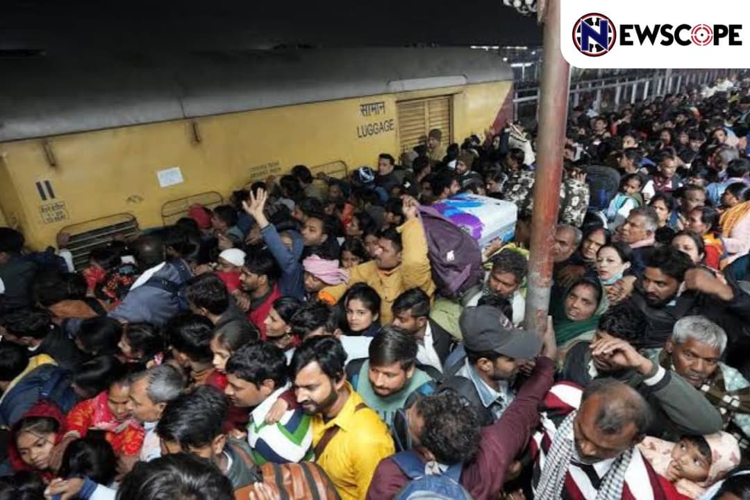 Railway porters, rather than police, rescued stampede victims at New Delhi - 2nd such incident associated with Kumbhmela